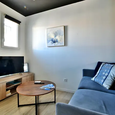 Centre Grand Neuf Climatise +balcon Apartament